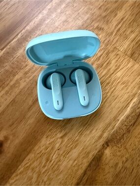 JBL True Wireless Earbuds in Aqua Blue with Charging Case